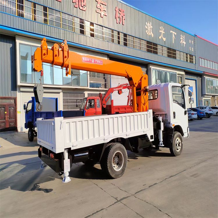 侯马市三轮随车吊定制 农用改装机自备吊中瑞长期出售